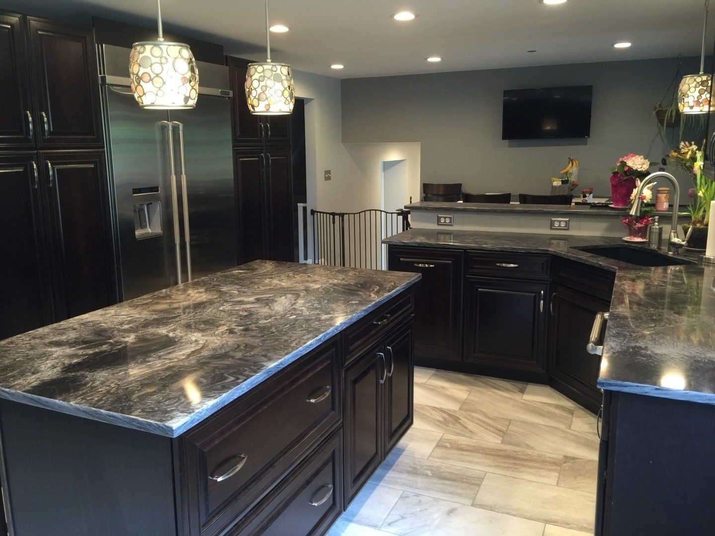 kitchen themes with light color granite